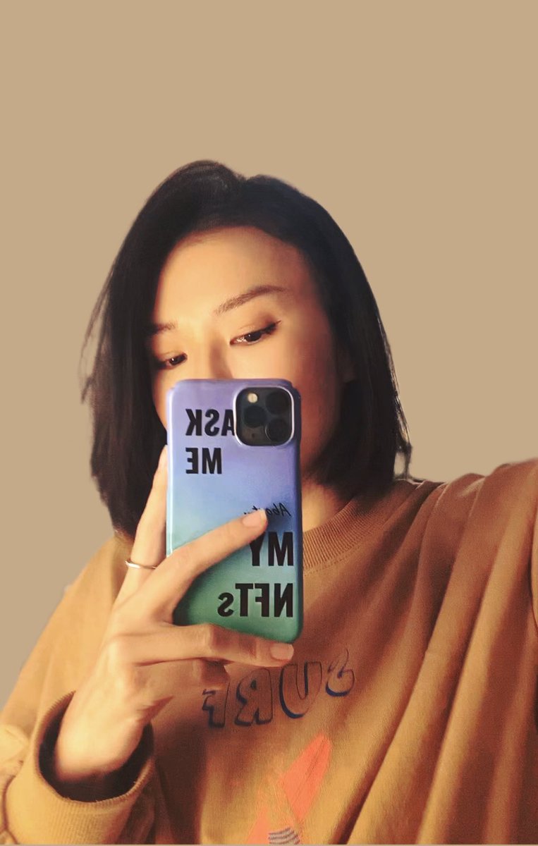 Made a new #Solana phone case to for myself , love it ! 🥰 send me your #SolanaNFTs and I will prepare the Xmas gift 🎁 for yall  <a href="/The_Ormuz/">The Ormuz</a> 🥳