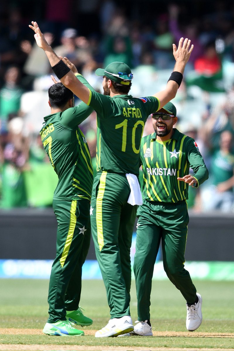 76Shadabkhan's tweet photo. NEVER STOP BELIEVING. Kya Pakistan fans utna hi khush hai jitna mai hon? #PakistanZindabad #Yakeen https://t.co/qgLmLF06OC