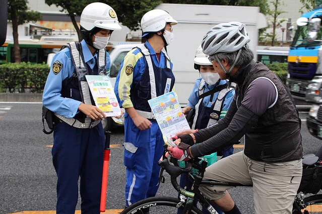 気を付けて。自転車悪質走行に“赤切符「スクランブル交差点は車道の信号」