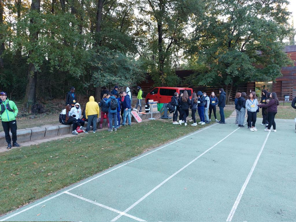 aburgaya's tweet image. Avui, des d&apos;Olot, tot a punt per la PIA&amp;amp;GO, la trobada solidària de l&apos;@escolapiacat 
Gràcies a les més de 1600 persones per fer-ho possible!
#piaandgo #femhopossible