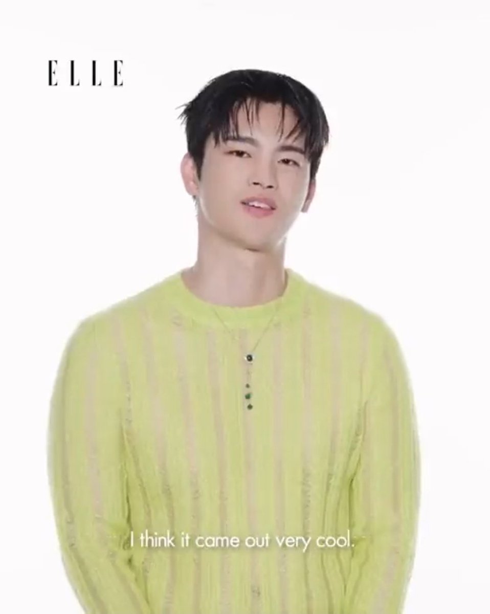 아니 이사람 옷이 지금,,,, 배꼽이 보이는데요??👀