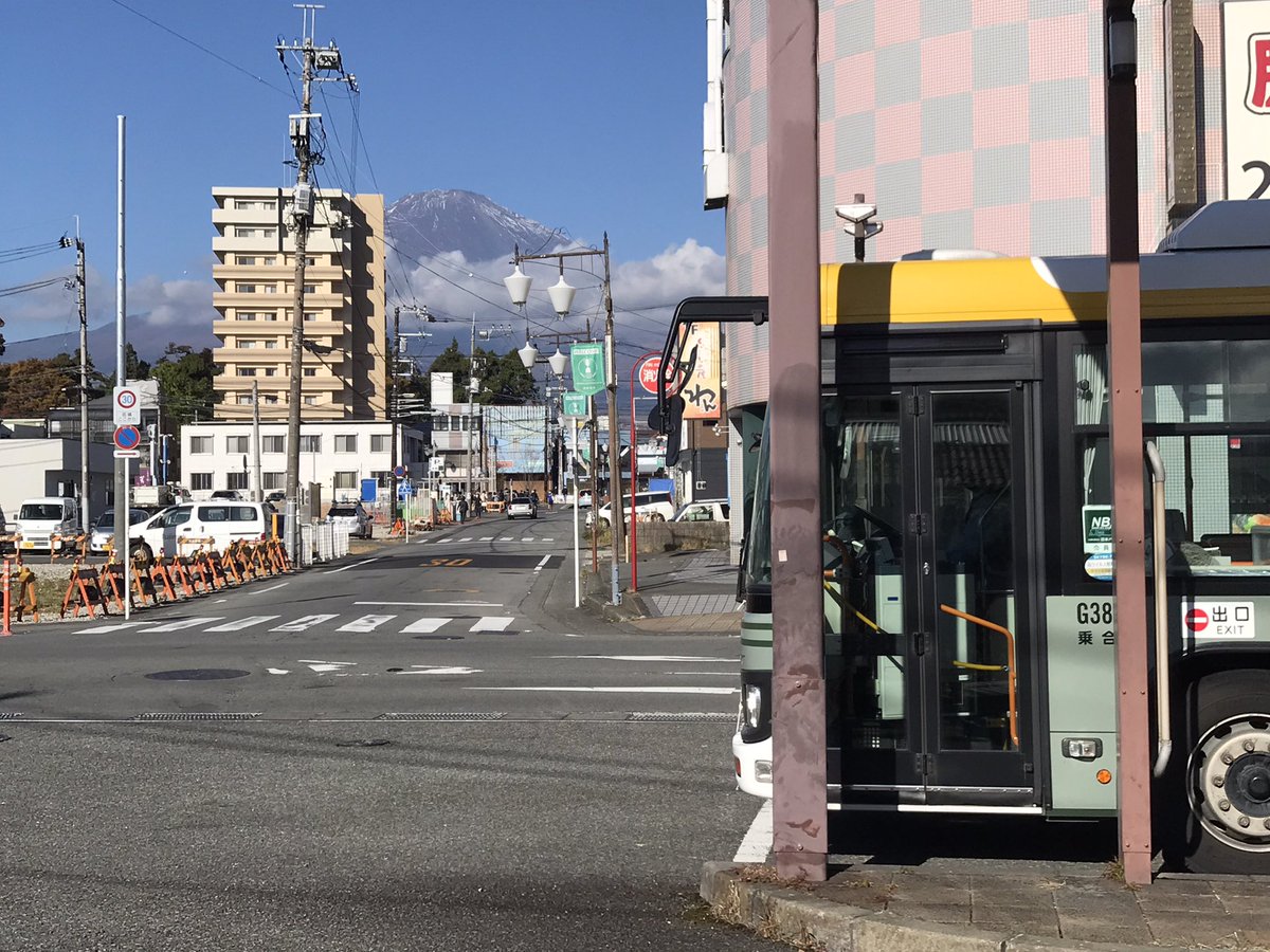 69fest's tweet photo. 2022.11.6
YAMABIKO FES やまびこフェス 2022
くるり セトリ

(リハ) 太陽のブルース
1.街
2.東京
3.ばらの花
4.ハイウェイ(小田急で来たかったが高速で来ました)
5.八月は僕の名前(富士山見える？来年も来たら見えるかな？)
6.上海蟹
7.everybody feels the same

EN.ロックンロール https://t.co/paMBgM6rBz