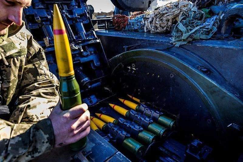GeneralStaffUA's tweet photo. Екіпажі зенітних самохідних артилерійських установок «Gepard» охороняють українське небо. 
Вірте воїнам!

Фото: Lars Berg
#ЗСУ https://t.co/4IdjBX6o2X