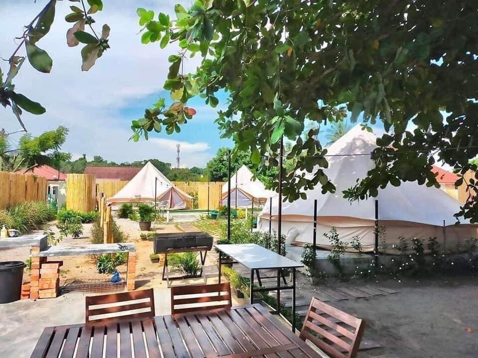 Cuti2KakiTravel's tweet photo. Jom Glamping dekat Melaka. Staycation ni tepi laut. Tent diorang sediakan nice. Kemudahan semua lengkap. Aktiviti lain korang boleh plan sendiri seperti memanah, congkak, ATV dan lain-lain lagi. 😊

📍The Baruh Glamping, Melaka https://t.co/HJWmVPMIVF