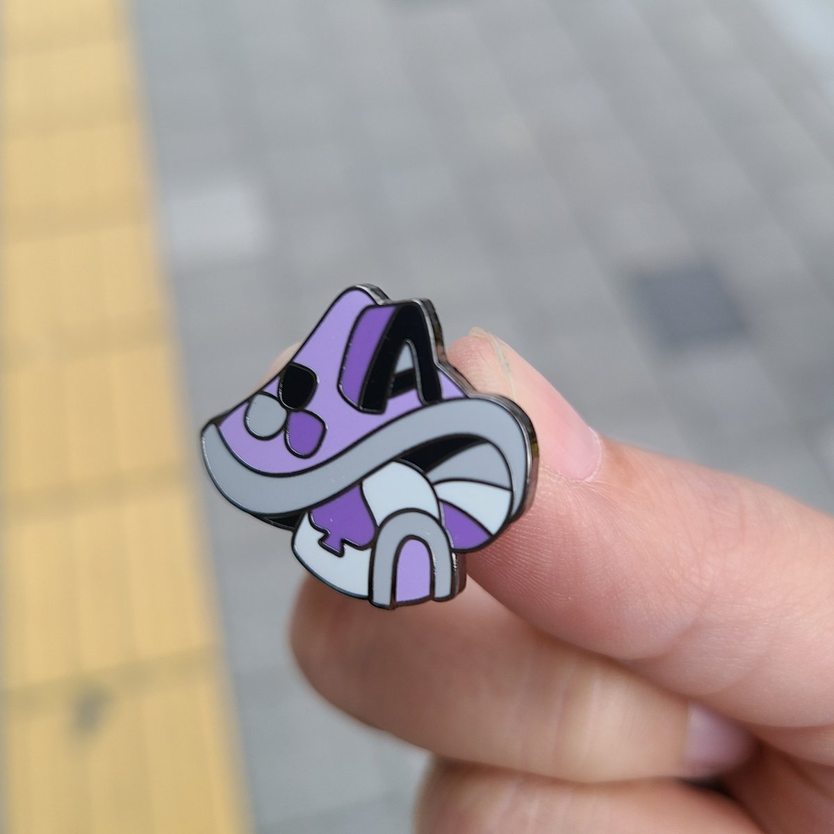 뱃지가 너무 귀여워서 이거 사러 성수 나들이 함