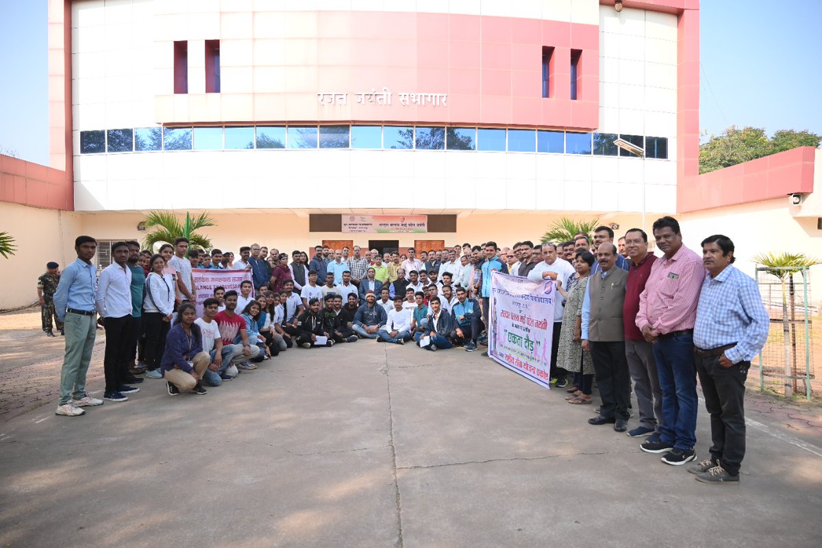 KhushiShringi's tweet photo. NSS Volunteers of @nssggcuCG participated in #RunForUnity and took the pledge with the message of national integration.
#UnityRunWithNSS
@YASMinistry @askabir_ @chakrawalalok @ianuragthakur @dpradhanbjp @GovernorCG @rashtrapatibhvn @NSSRDBhopal @_NSSIndia @PMOIndia @_NSSIndia https://t.co/gLeGccvt48