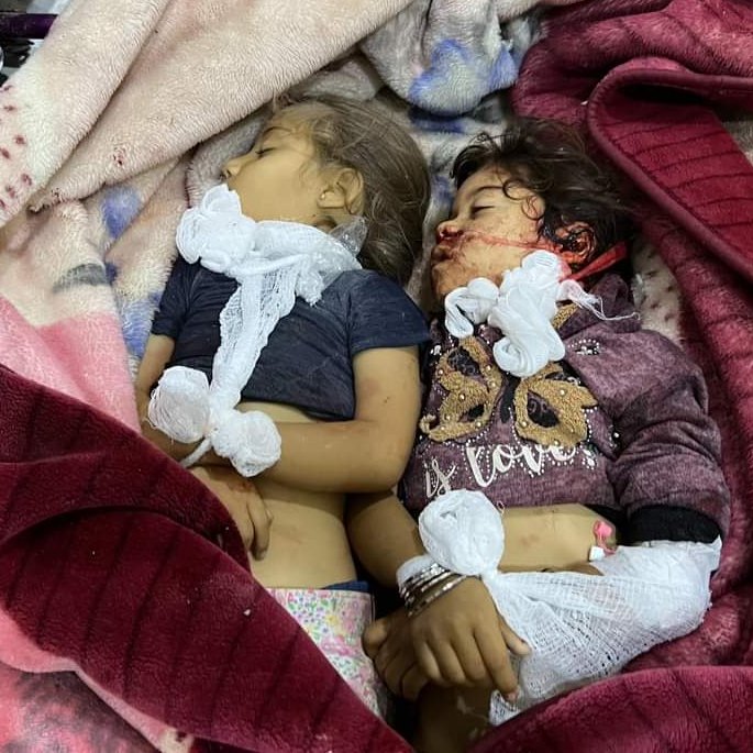 Zidane084's tweet photo. Six civilians, including two children &amp; a woman, were killed this morning, and 75 others were injured so far, after #Russia &amp; regime forces targeted 6 IDP camps near #Idlib City with missiles loaded with internationally prohibited cluster bombs, followed by Russian air strikes. https://t.co/9i77mLN2az