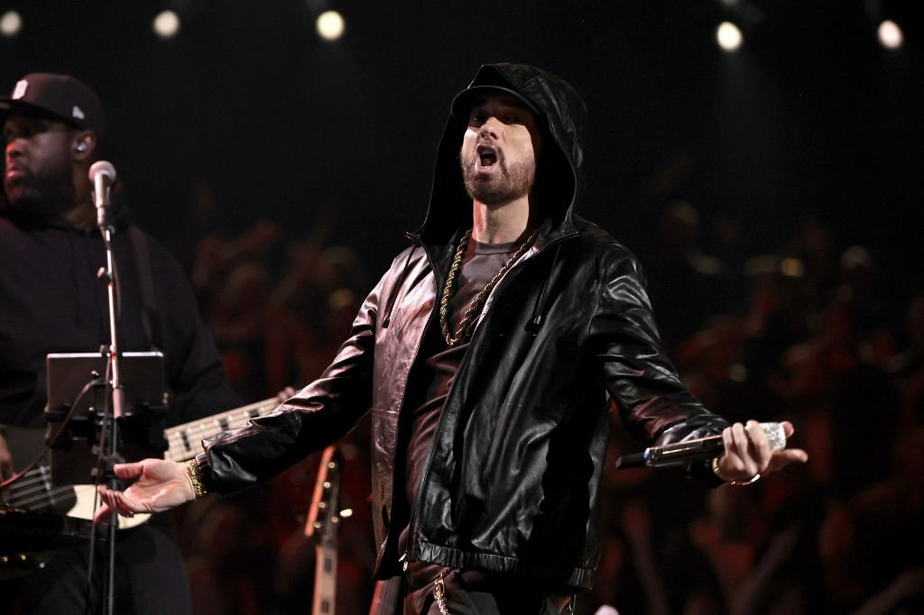 Eminem_Pro's tweet photo. #Eminem's setlist 

My Name Is
Rap God 
Sing For The Moment (Steven Tyler)
Stan (Ed Sheeran) 
Forever 
Not Afraid 

#RockHall2022 https://t.co/TUwIHs4sPO