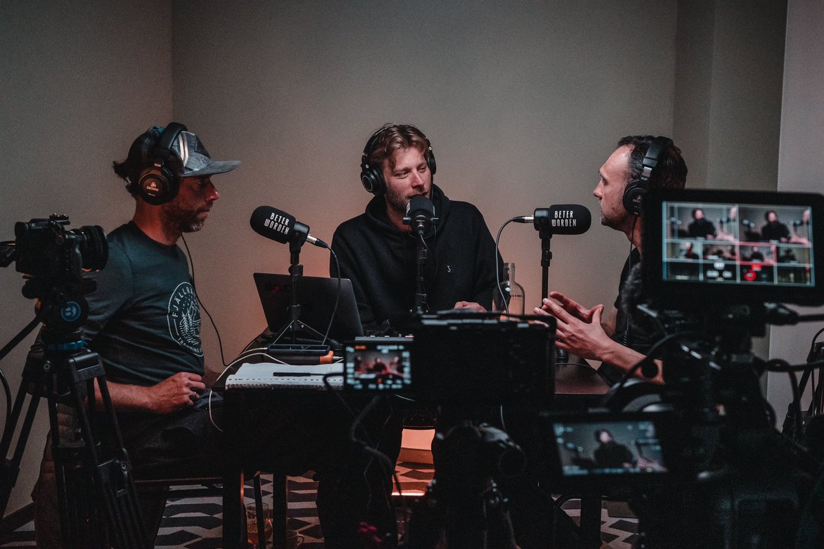 We zijn dus genomineerd voor twee (!) podcastawards. Beter Worden &amp; Live Slow Ride Fast. En vandaag gaan de stembureaus dicht. Nog even snel stemmen dus. Last call!!
Dank! 🎉✌️#podcastawards #liveslowridefast 

🗳️podcastawards.nl/stem🗳️