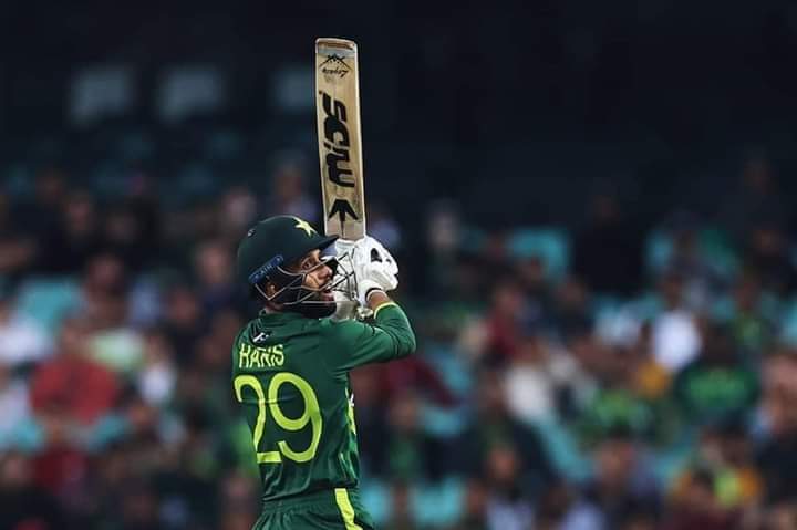 Saifullahoffici's tweet photo. Once he waved a strip on which there was written,#BE_THE_BEST
Wish u best of luck ur good future.
#Muhammad_Haris is now the beauty of Pak cricket,❤ https://t.co/oRm0fJyDpU