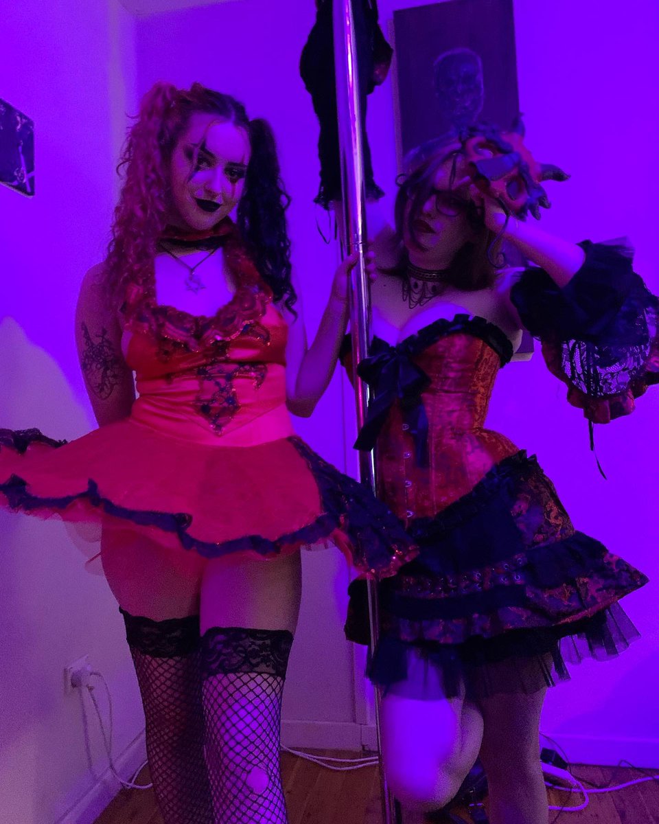 fullmoonfoxs's tweet photo. ✨🐉♥️🎃HALLOWEEN PIC🎃♥️🐉✨ https://t.co/KbVj9cXDnJ