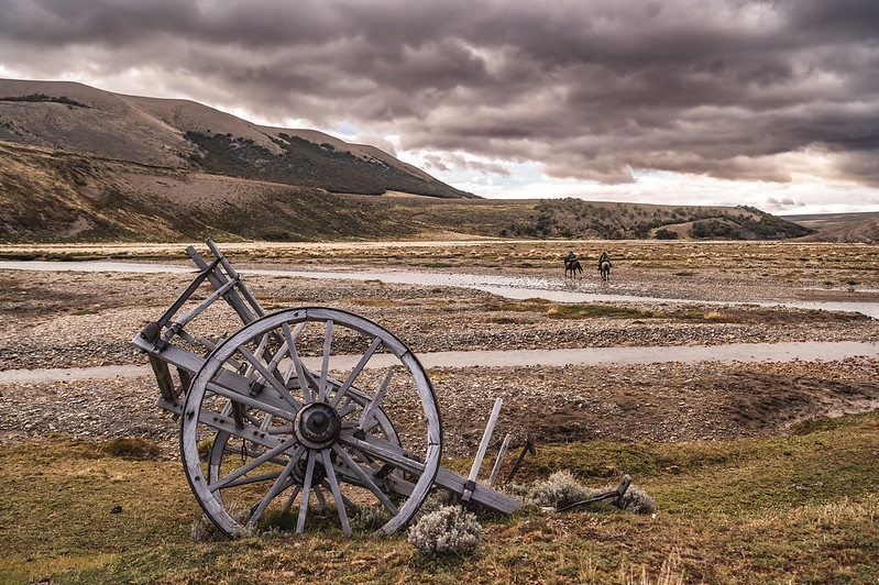 gauchoderby's tweet image. Our races live in places where horses + humans + history collide.  Throughout the Gaucho Derby course, riders witness the shadows of the first pioneers and experience firsthand a bit of the hardships they endured.

#GauchoDerby

Photo by: @Sarahfarnsworthfieldsports