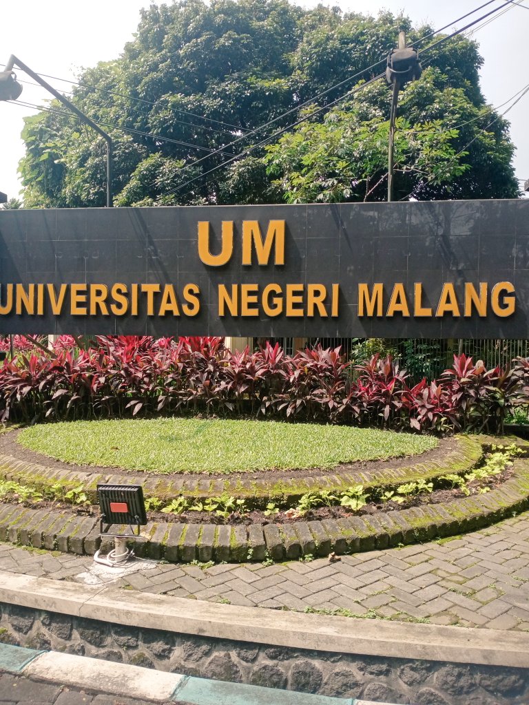 jeeastudy_'s tweet photo. Jalan2 ke UM nich🌈
Post pertama setelah sekian purnimi ga posting dan merayakan hari jadi twt🐣
 #HariJadiTwitterSaya https://t.co/tk4CrYnx4O