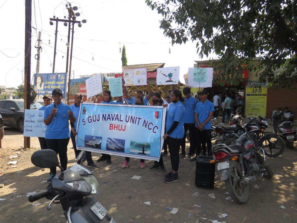 NCC_Dte_Gujarat's tweet photo. #NCCGUJARAT
#MostEnterprisingNavalUnit
5 PI staff and 25 cadets of 5 NU NCC Bhuj conducted a rally addressing prevention of environmental exploitation as part of ‘Sarovar Manthan’ sailing expedition awareness rally. 
@HQ_DG_NCC
@DefencePRO_Guj
@GovernorofGuj
@CMOGuj https://t.co/ekqqQdxWUr