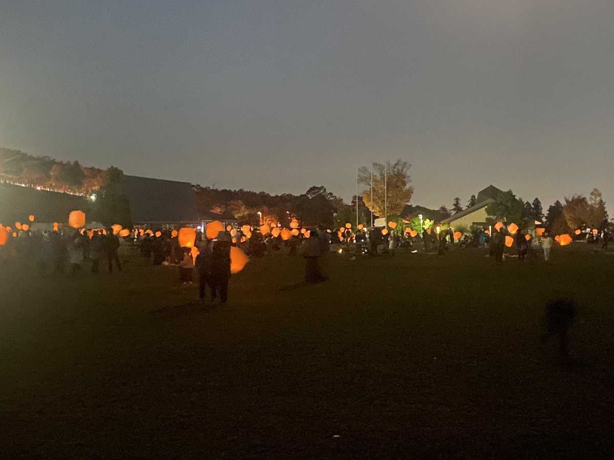 arisa__dsk's tweet photo. 後30分もある
寒くなってきた
#太田市
#北部運動公園 
#dreamlantern https://t.co/DpD1mgZolB