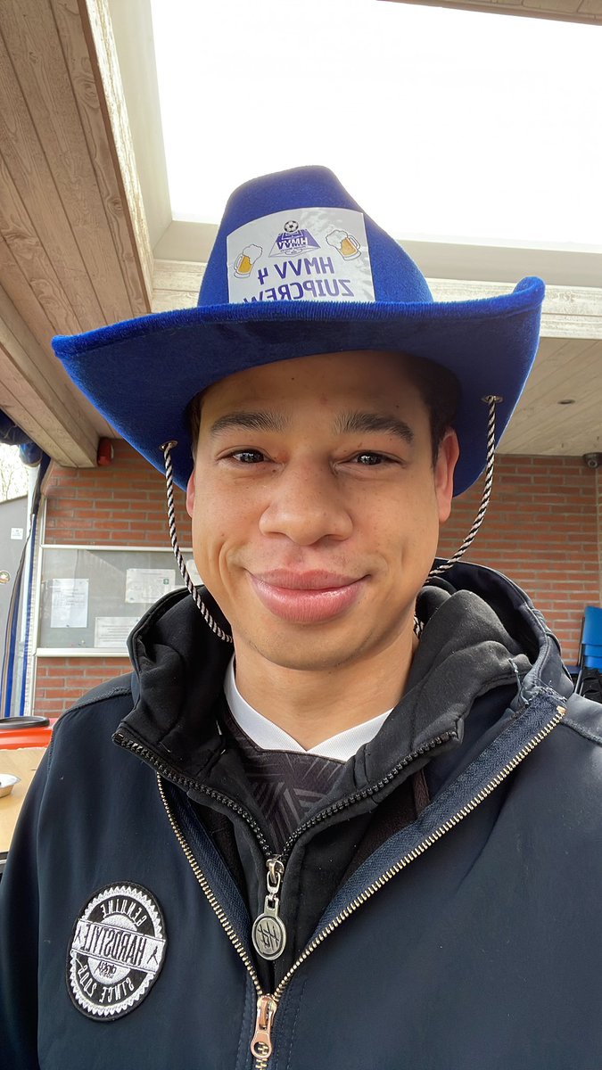 souzavlimpt's tweet photo. Klaar voor de belangrijke derby tegen de verkeerde kant van mierd aka SDO. Belangrijke match 1 van de dag. Here we goooo. #matchday #psv #hmvv #psvaja https://t.co/7NnD6kvlHu