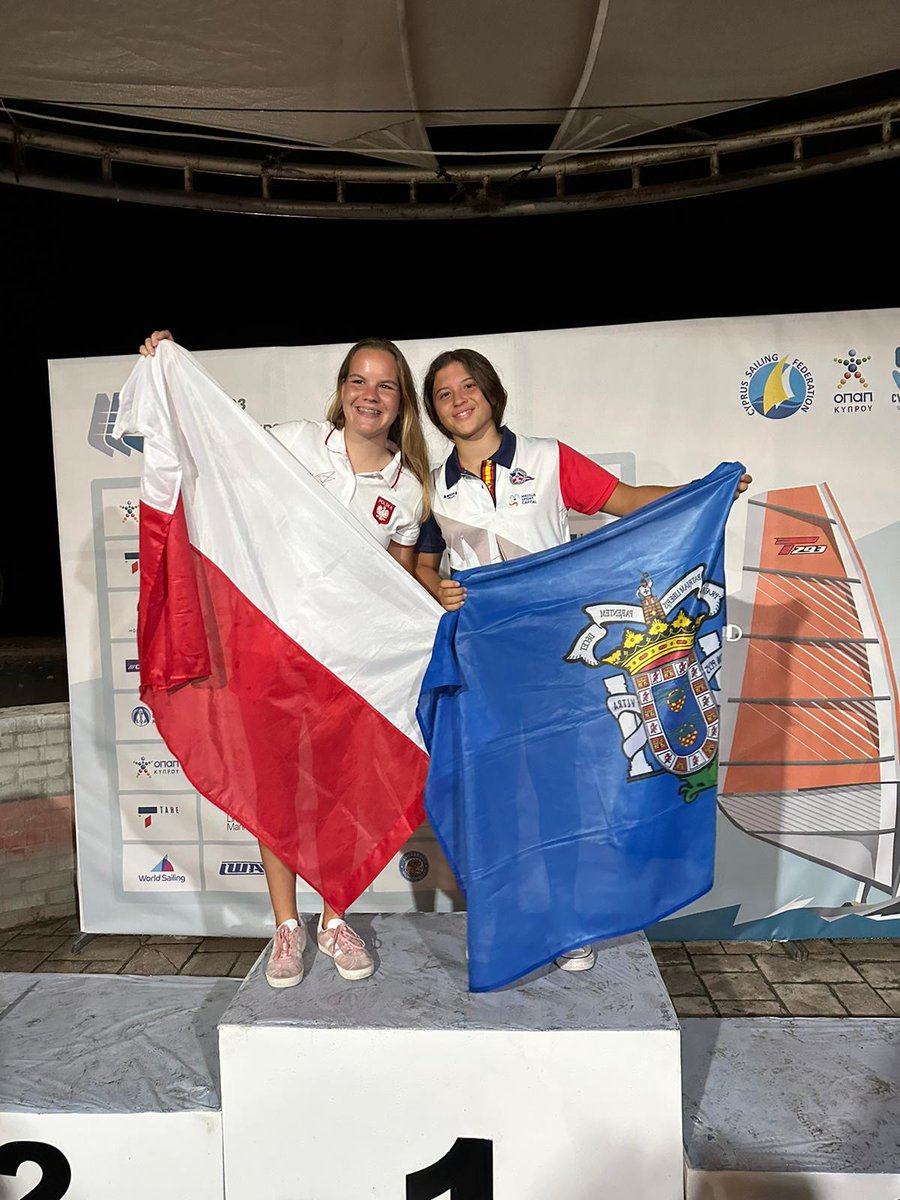 MSC__Oficial's tweet photo. Y así lució anoche la bandera de #Melilla en Chipre, de la mano de la campeona del Mundo de Techno 293, Azul Sánchez. 

Ha liderado el Campeonato desde el primer día y de forma holgada, se trae este Campeonato del Mundo 👏👏👏

#OrgulloMSC https://t.co/cWS1UKYj1P