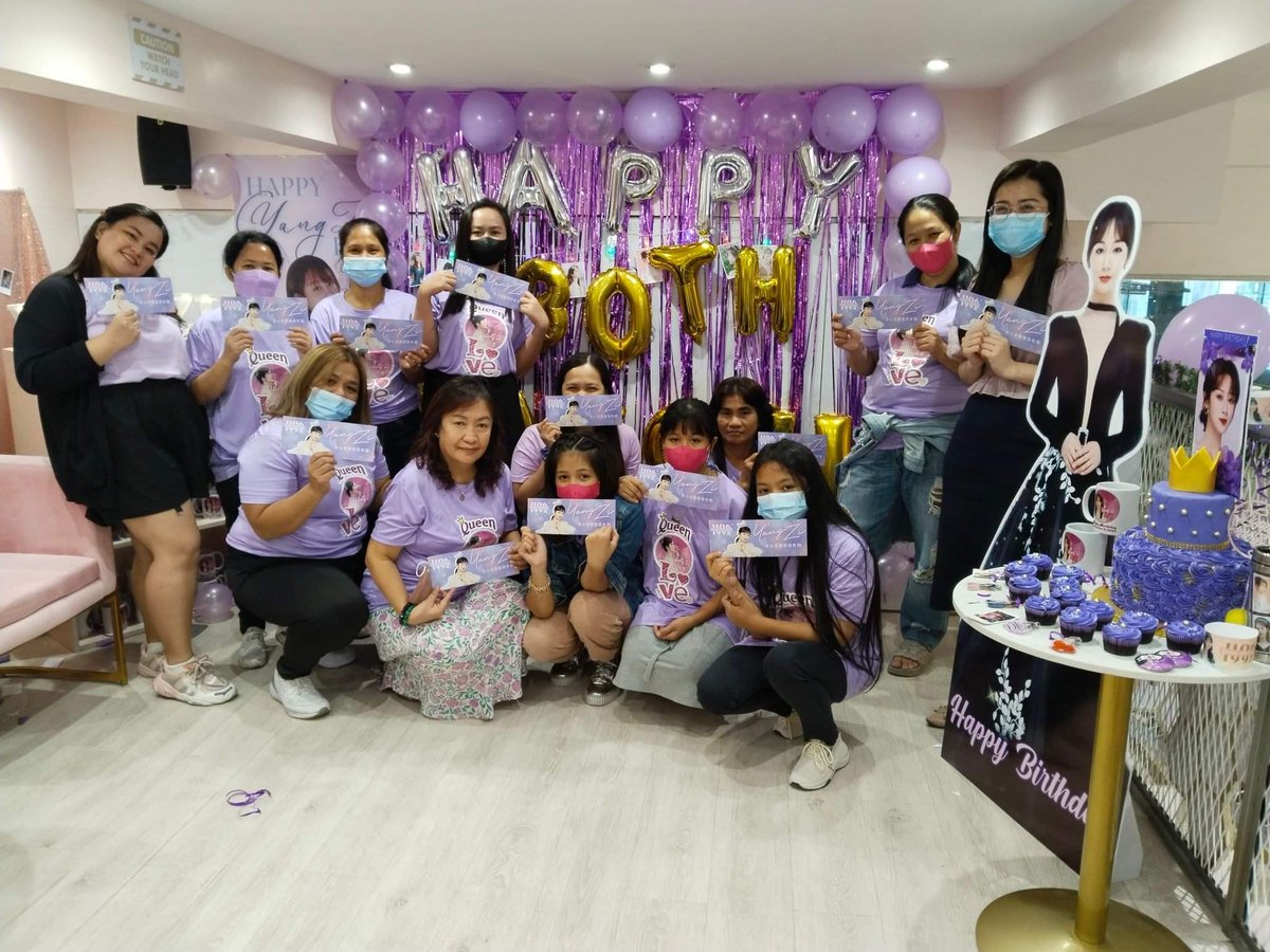 Floralrealm1's tweet photo. Thank you for coming guys 💜💜
#YangZi https://t.co/5f51LOakhJ