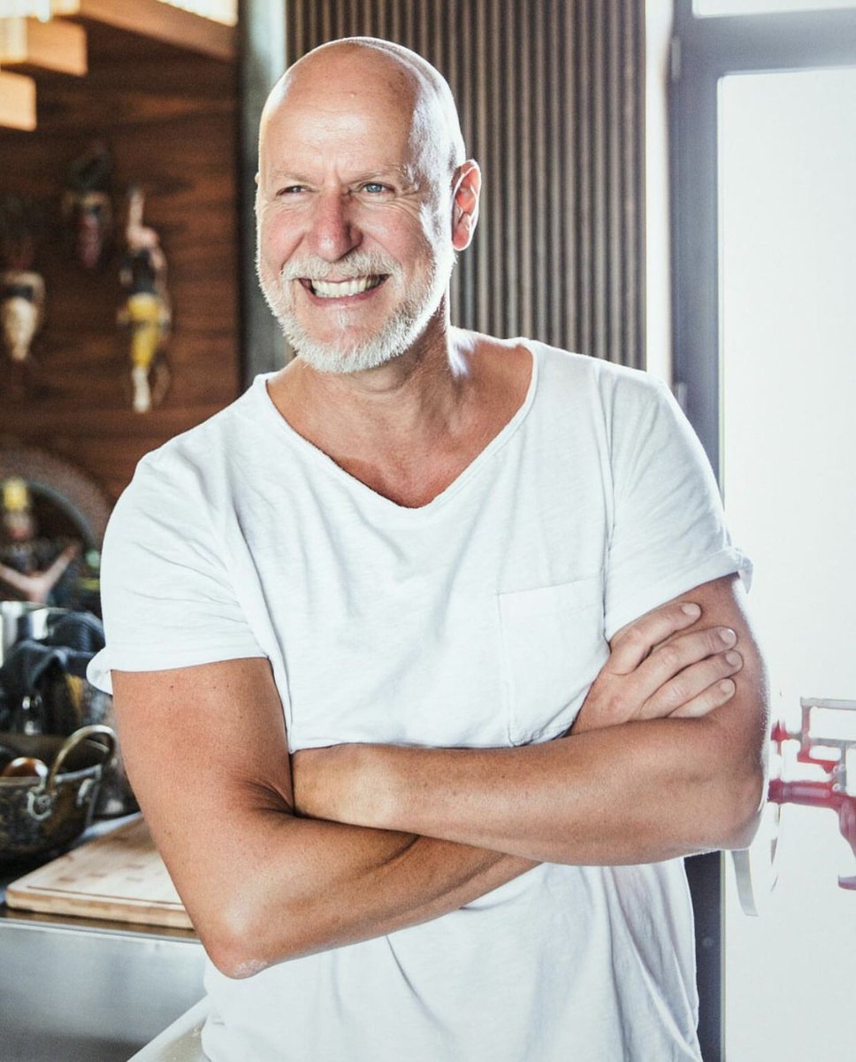 Fitness dünyasının ekolü, Mac ve Johnreedfitness in kurucusu Rainer Schaller Kosta Rika da geçirdiği uçak kazasında hayatını kaybetmiş oğlu ve eşide maalesef yanındaymış.Sıra dışı müthiş konsepti ile Fitness dünyasına yeni bir soluk getirmiş bir dahi öldü, üzgünüm#RainerSchaller