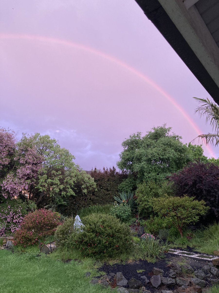 EatMyStreet's tweet photo. Heat, heavy rain then a beautiful sunset. #melbourne https://t.co/77qD17lRfE