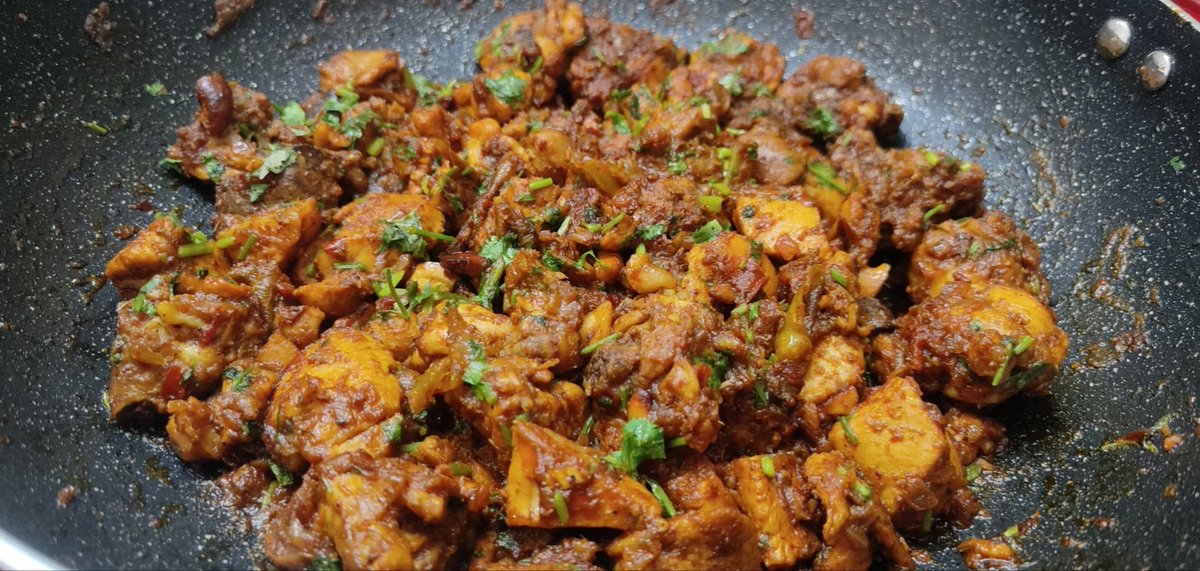 _theMentalist__'s tweet photo. Chicken fry maname chesam 😋 #ChefPatrick 👨🏽🍳 https://t.co/P1GFGq3jYf