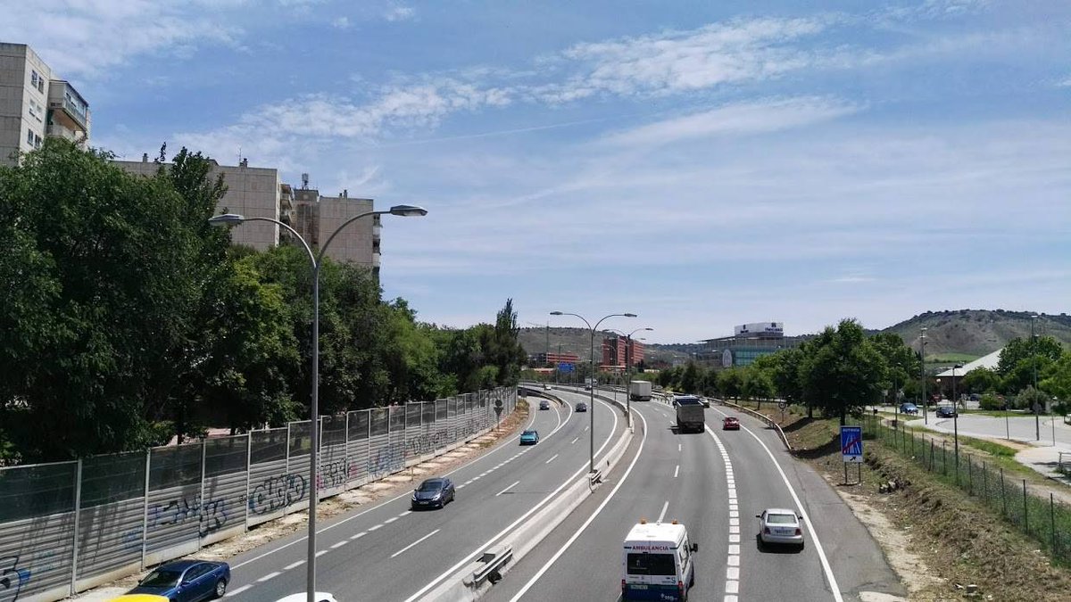 La DGT avisa a los conductores de Guadalajara (y toda España): "multa de 200 euros por circular por el carril central de la carretera". Es obligatorio circular por el carril de la derecha siempre que esté libre si no se quiere adelantar. De forma rigurosa. Estarán vigilantes.