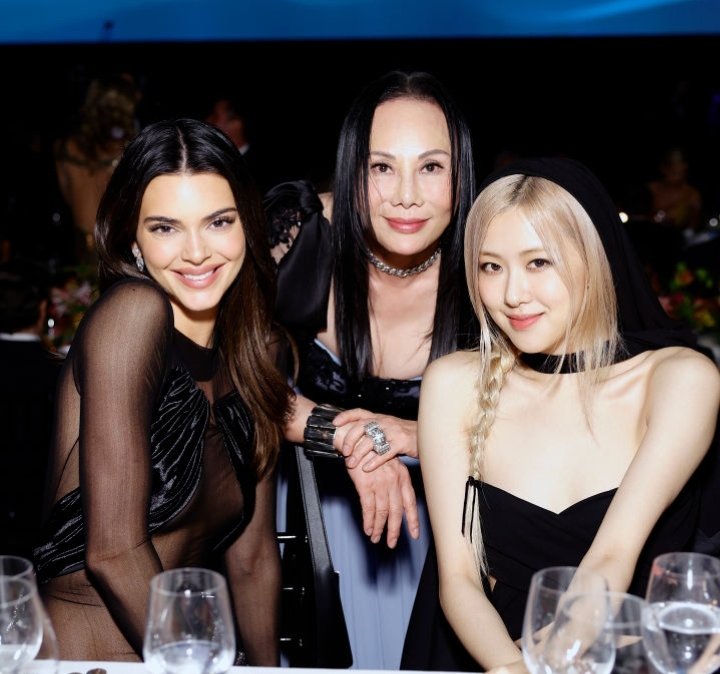 BLACKPINK's Rose, Kendall Jenner and Eva Chow at the LACMA Art + Film Gala. 
#yemisizeal #films #hiphop #fashion #BLACKPINK #Rose #evachow #KendallJenner