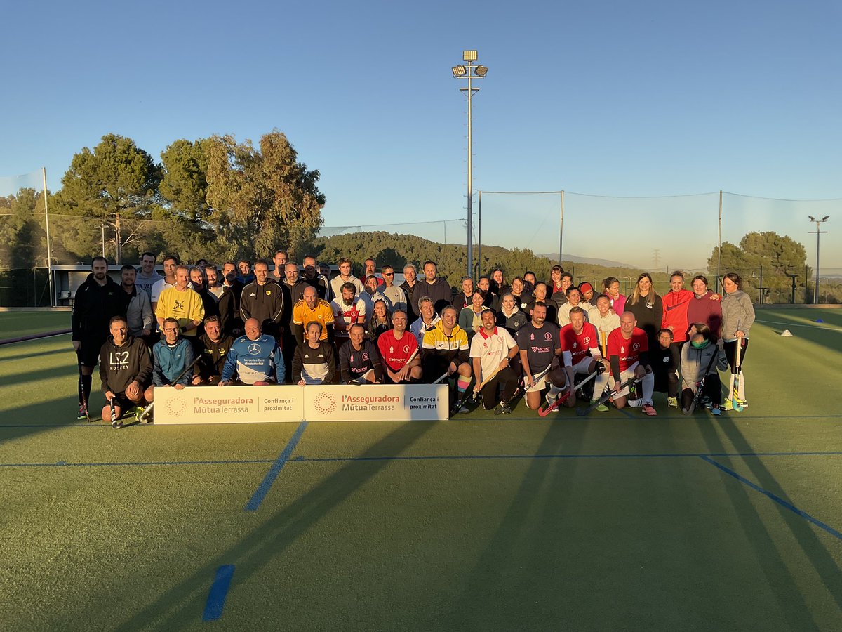 🎬 Esport, divertiment i molt bon ambient al Primer Clinic Mamis Papis organitzat ahir per Hockey per Terrassa amb el patrocini de l’Asseguradora Mútua Terrassa. 
🏑 Tècnica hoqueística, correccions i consells, jugades assajades, conduccions i llançaments…