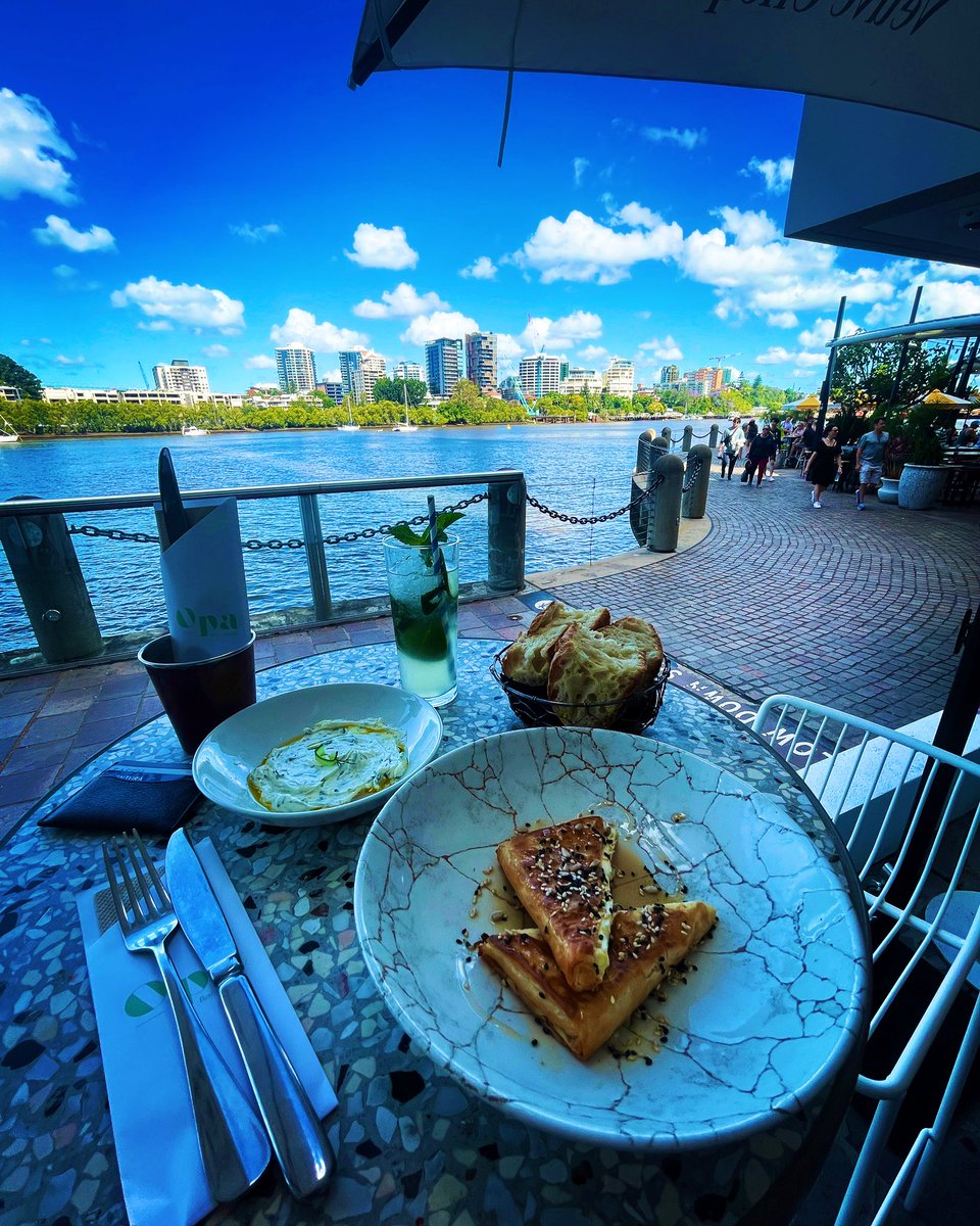 kgsdearing's tweet photo. ‘Finished three of four midterm assessments’ celebration/procrastination lunch. 

#lawschool #brisbane #bonduniversity https://t.co/X9COb4HC2b