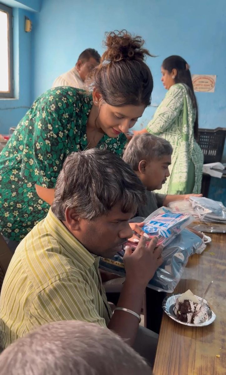 ETimesTV's tweet photo. 'Lock Upp' show famed Anjali Arora visited a Blind School and celebrated her post birthday!!😍

#anjaliarora #etimestv https://t.co/Dt7h5v3Xiu