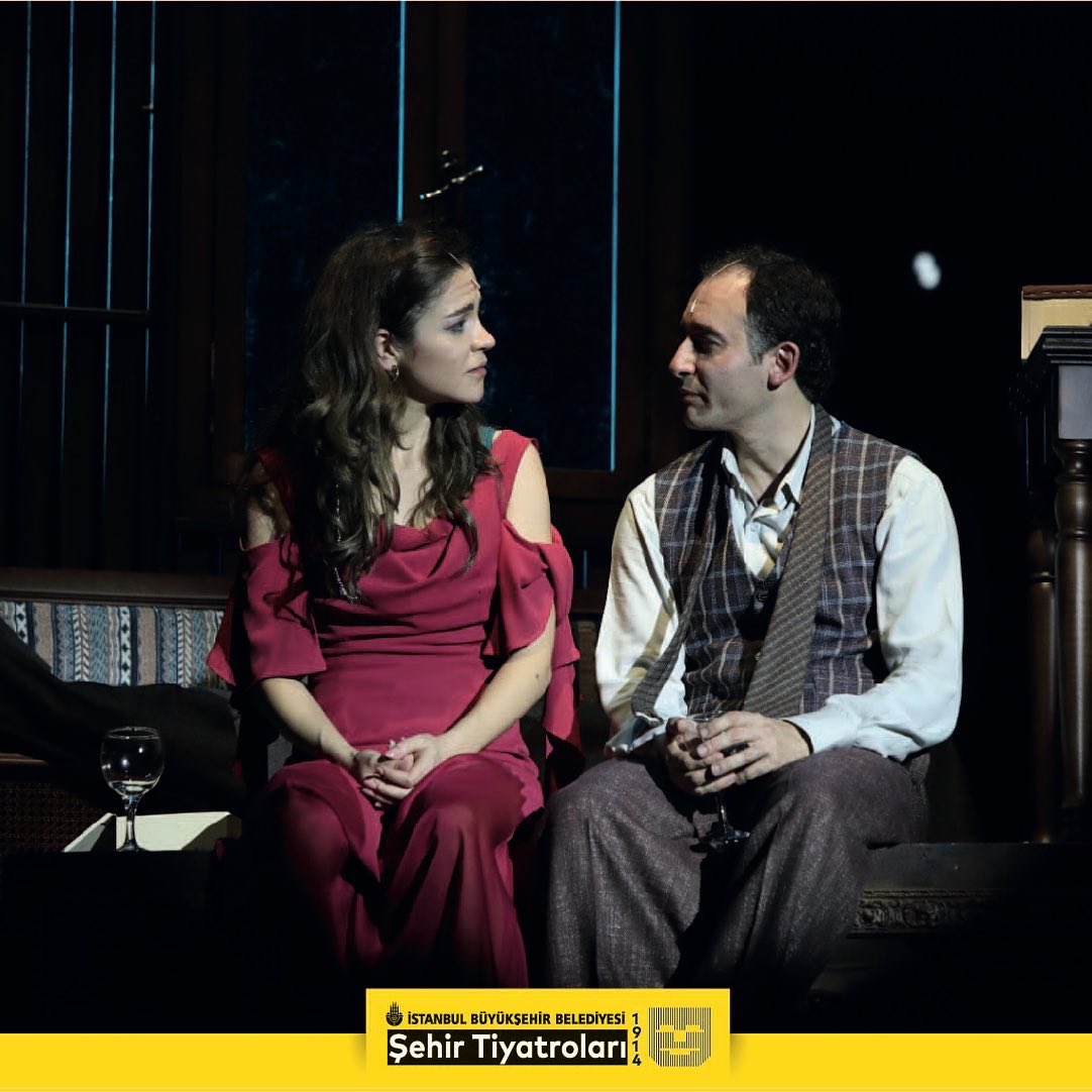 📍Harbiye Muhsin Ertuğrul Sahnesi’nde bu hafta; 

🎭 Fosforlu Cevriye
🗓 9-10-11-12 Kasım
🎫Oyunumuzun biletleri tükenmiştir. Yoğun ilginize teşekkür ederiz.

#ŞehrinTiyatrosu’nda buluşmak üzere 💛
#İBB #ŞehirTiyatroları