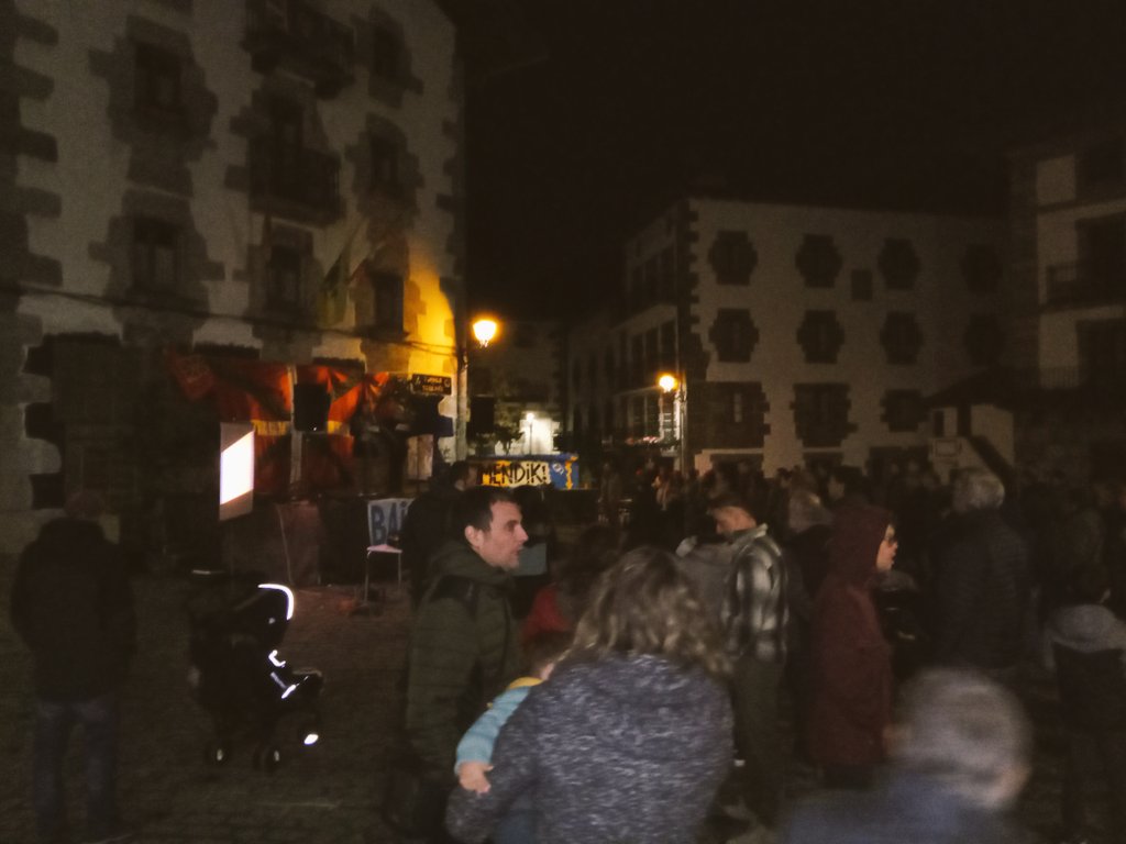 Sortu_Leitza's tweet photo. Independentismoa bizi bizi dagoela erakutsi genuen atzo. Are gehiago, indarrez eta itxaropenez beteta ekingo diogu datorrenari.
Atzokoa lortu zutenei eskerrez, elkarrekin osatzen dugunaz harro, egingo ditugun bideetarako konfidantzaz.
Independentziarako #INDarra , gu gara! https://t.co/zXcQlfZh2S