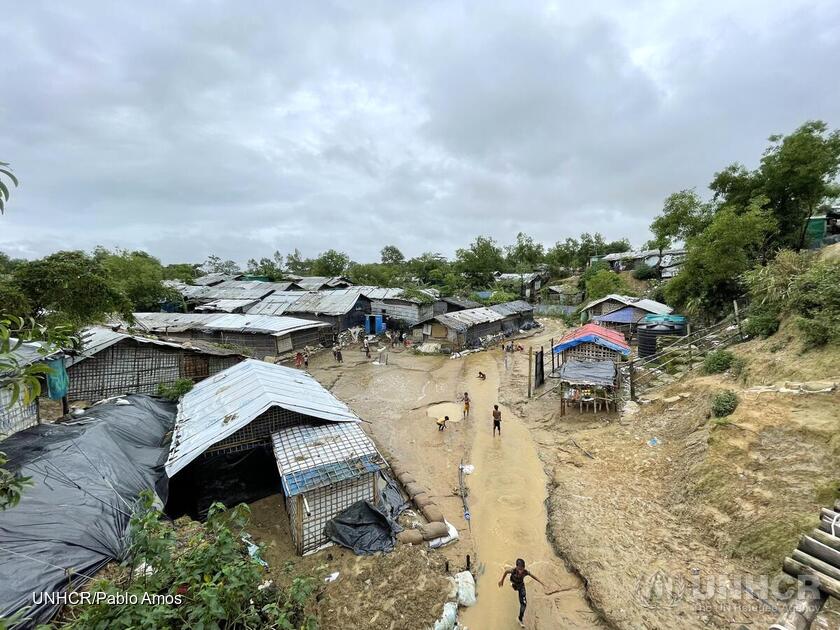 Refugees's tweet photo. Look at the news.

We’ll wait.

The climate crisis isn’t a problem for future generations. It’s happening now – destroying livelihoods, disrupting food security, and driving displacement. https://t.co/uBGdhw3fFp
