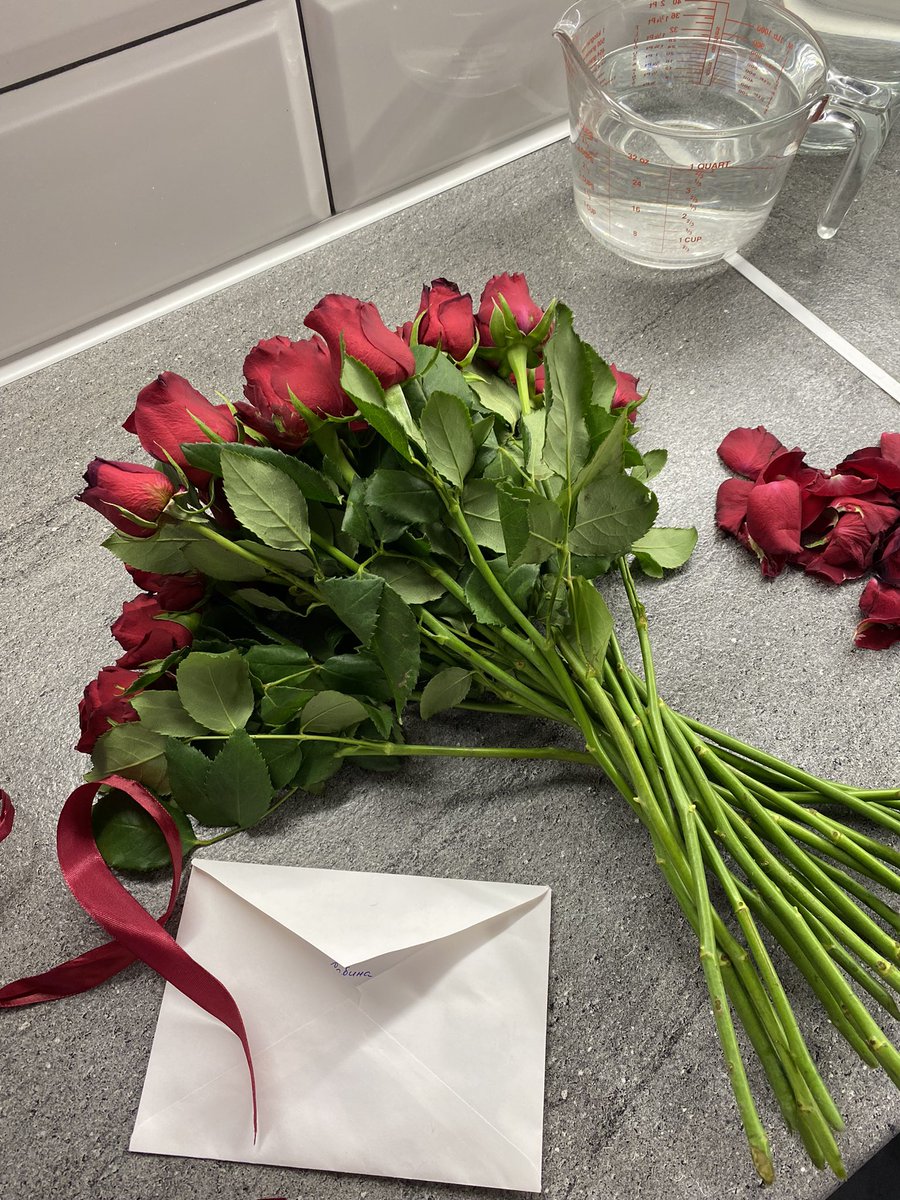SBurhanova's tweet photo. Сохраняю эти твиты для себя на пенсии https://t.co/v5HYrHC3BW