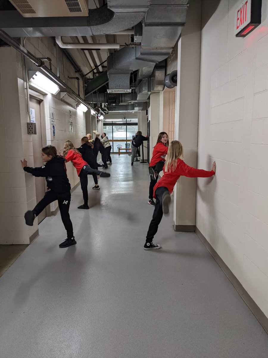 10uaRochester's tweet photo. Another weekend with success, improvement &amp; even some crafts.  Thanks to a hardworking, skilled, &amp; always classy @sahahockey for making the trip.  2-2 &amp; 2-0 finishes w/ another 🍩 for Rylee! #mustangs #rahrahrochester https://t.co/0YQd1Sb7IM