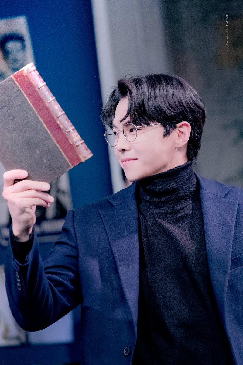 LZLOVO's tweet photo. 221105 밤 연극 히스토리보이즈
어윈 #박은석

셰필드 일타강사 https://t.co/KB7OUDpvH6