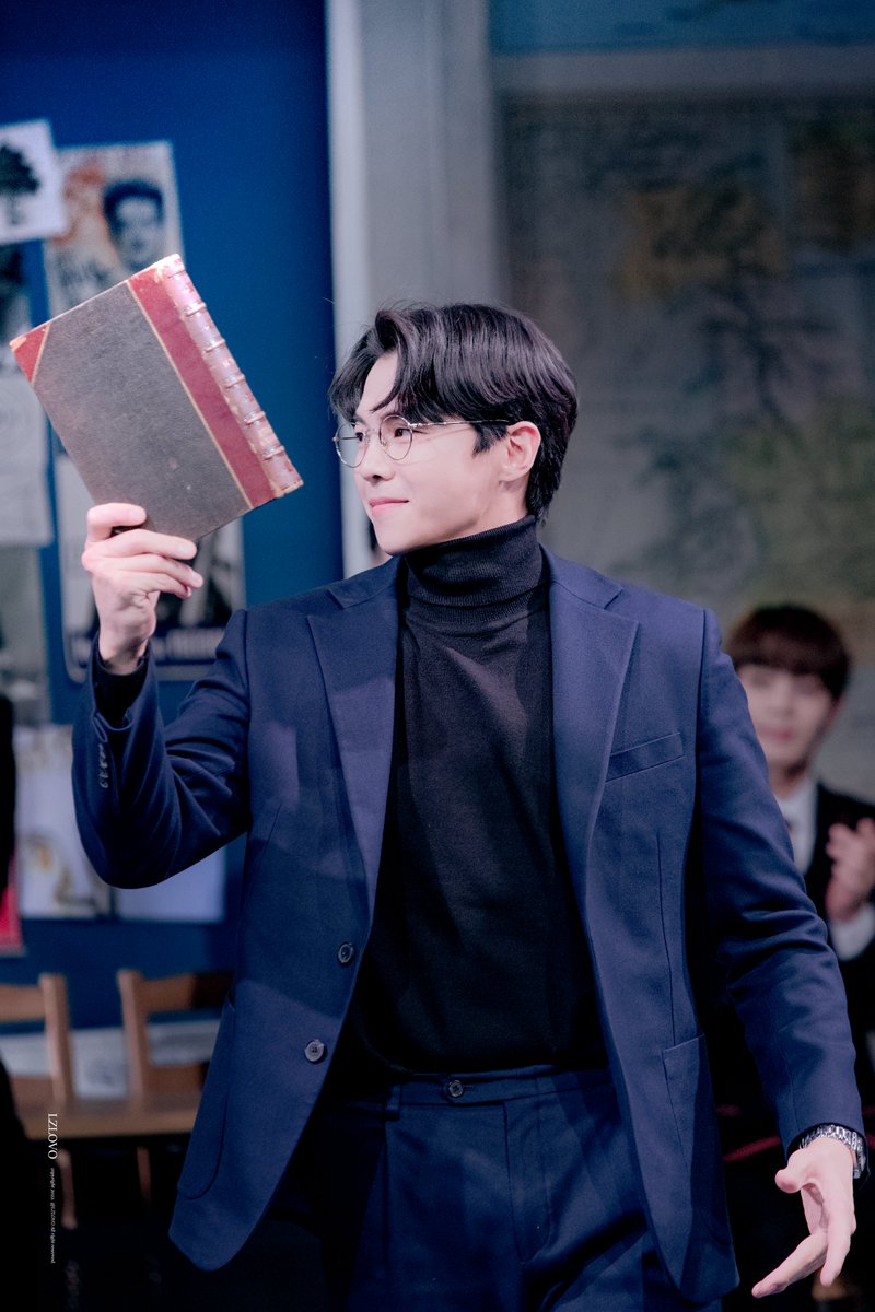 LZLOVO's tweet photo. 221105 밤 연극 히스토리보이즈
어윈 #박은석

셰필드 일타강사 https://t.co/KB7OUDpvH6