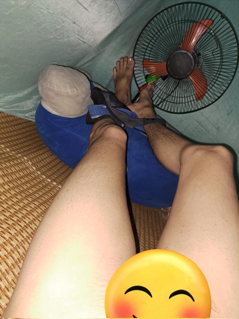 t_2k1's tweet photo. Cuộc thi khoe chiều dài bắt đầu 😁
Tôi : 14cm 
Bạn : ... https://t.co/eyJvTxg7ir