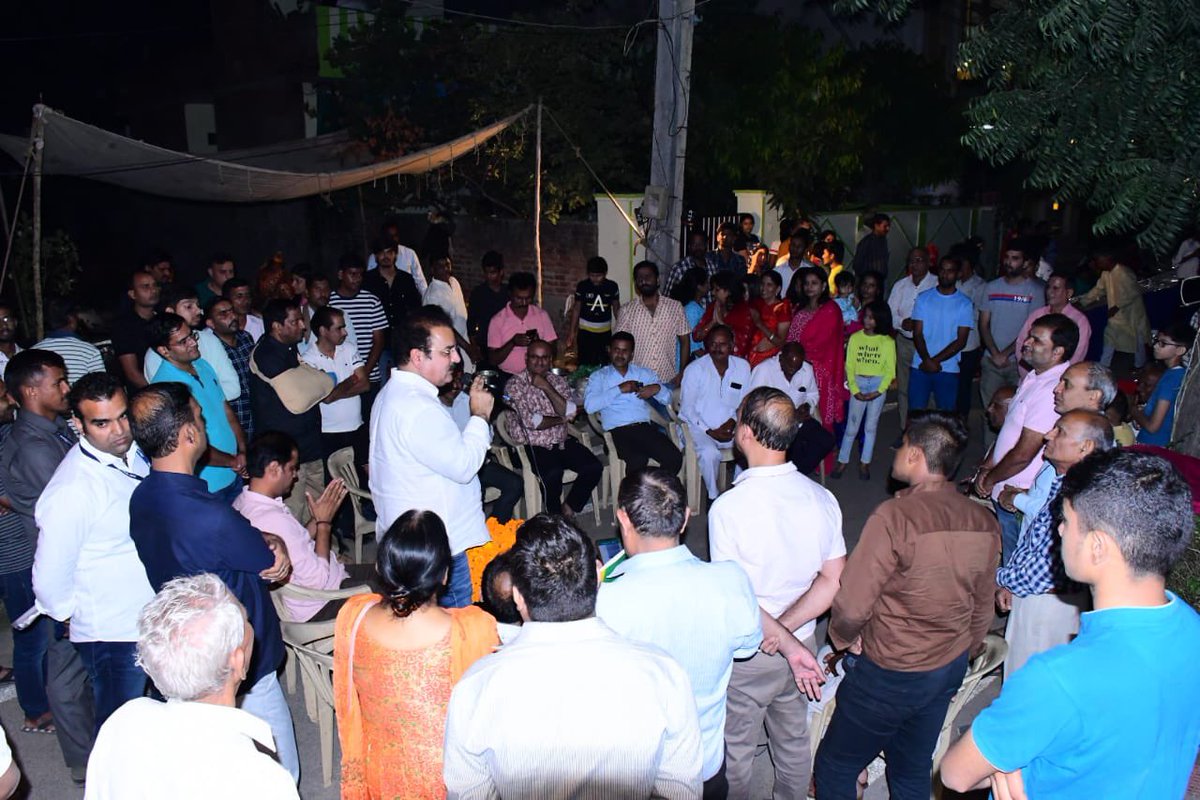 PSKhachariyawas's tweet photo. आज सिविल लाइंस विधानसभा में आमजन  से मुलाक़ात की व विकास कार्यों का शुभारंभ किया ॥

#rajasthan #jaipur https://t.co/WDFH6wnrnV