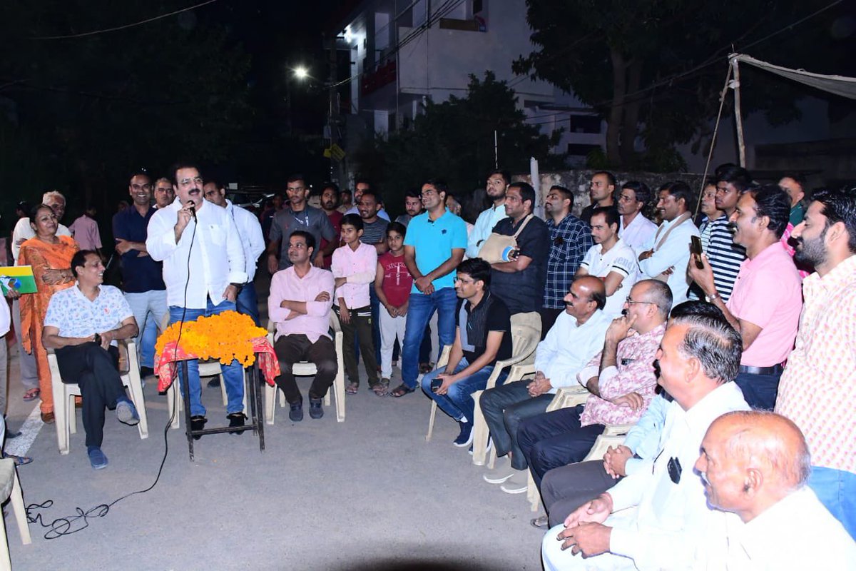 PSKhachariyawas's tweet photo. आज सिविल लाइंस विधानसभा में आमजन  से मुलाक़ात की व विकास कार्यों का शुभारंभ किया ॥

#rajasthan #jaipur https://t.co/WDFH6wnrnV