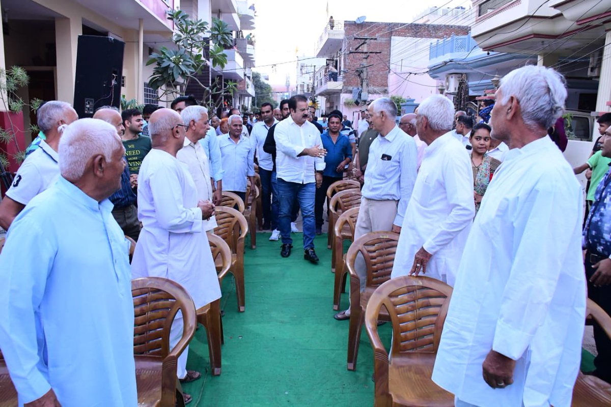 PSKhachariyawas's tweet photo. आज सिविल लाइंस विधानसभा में आमजन  से मुलाक़ात की व विकास कार्यों का शुभारंभ किया ॥

#rajasthan #jaipur https://t.co/WDFH6wnrnV
