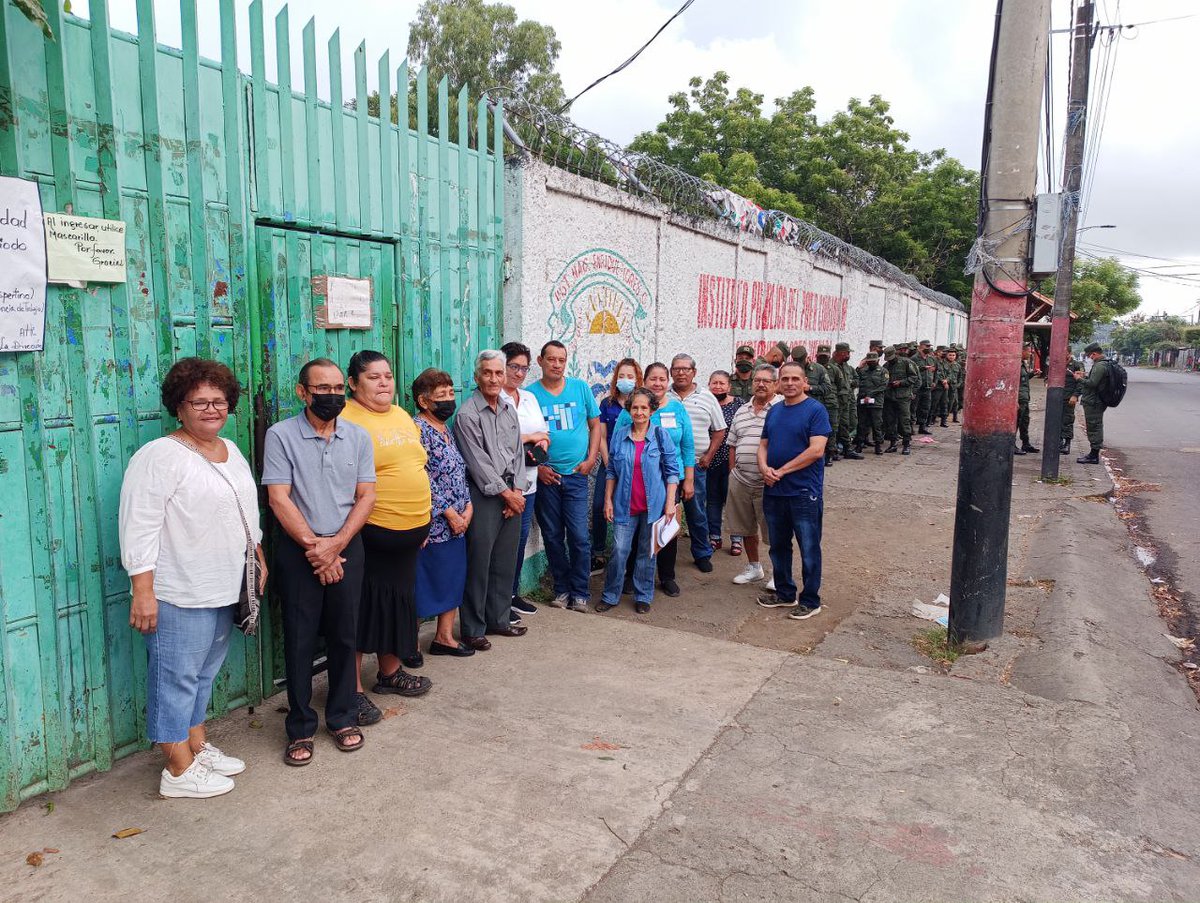 Centro de Votación 689 del Instituto Enrique Flores del Diatrito 6 Managua han acudido a ejercer su Derecho al Voto en Paz y Tranquilidad en las #EleccionesSoberanas2022
Tod@s l@s Nicaragüenses estamos 
#UnidosEnVictorias
@rcs_ni <a href="/db_nicaragua/">BARRICADA - Nicaragua</a> <a href="/noelia_arauz/">𝙼𝚊𝚛í𝚊 𝙽𝚘𝚎𝚕𝚒𝚊 𝙰𝚛á𝚞𝚣🇳🇮</a>