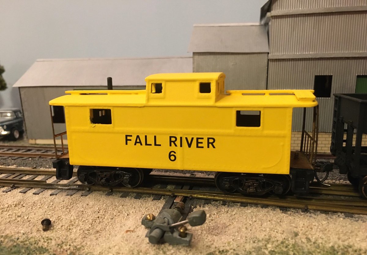 oo_american's tweet photo. A new article is on the site, on a yellow caboose #Scalecraft #americanoogauge #americanooscale https://t.co/Dq7R6f3Vd7 https://t.co/fq3RIXPDKN