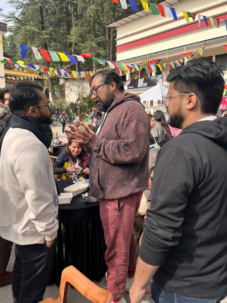 ritesh_films's tweet photo. Thank you @anuragkashyap72 @NSMlive for your love and appreciation. It means alot to us.

#jhinibinichadariya #thebrittlethread #cinema #DIFF2022 #moments https://t.co/SPawazMbdh