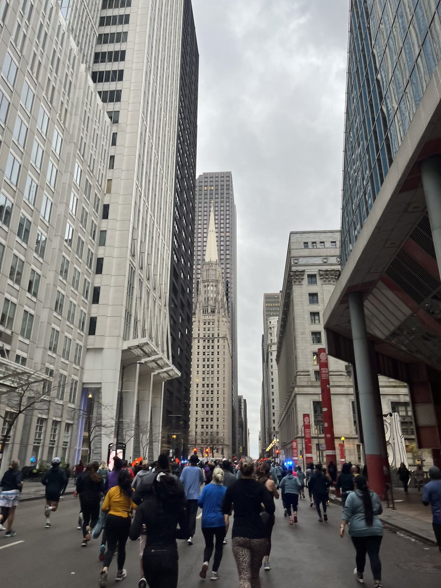 AngaritaGabriel's tweet photo. No es mucho pero es trabajo honesto #15K #ChicagoRunning https://t.co/jk3E8a9w49