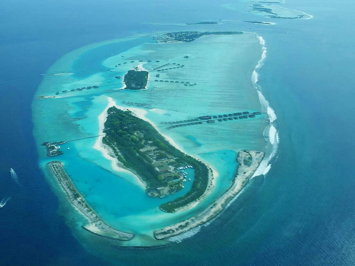 India to build a new 2,500m long airstrip at Minicoy Island of #Lakshadweep.

This will allow India to operate large Military as well as Civilian aircrafts from that island. This is of strategic importance, as #Minicoy sits on the 9 degree channel.

#IADN