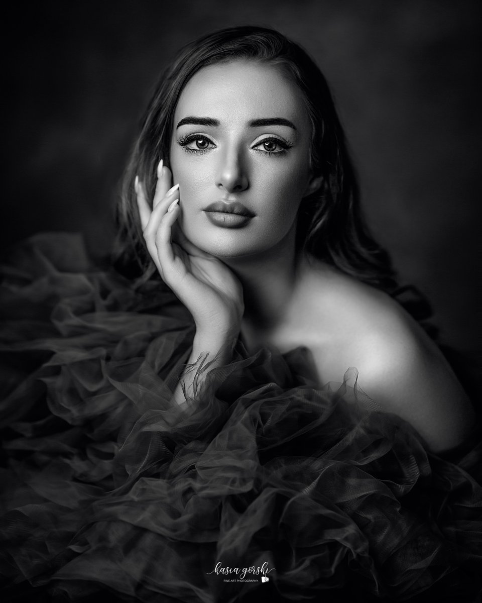 KashaPortraits's tweet photo. #globe_people #fotografo #retrato #fineartphotography #fotografiasantiago #portraits_today #enter_imagination #fineart #creartmood #theuniversalart #manipulationclan #imaginativeuniverse #discoveredit #photoshop #portrait_shooterz #idealportrait https://t.co/TF8BZ9K8aV