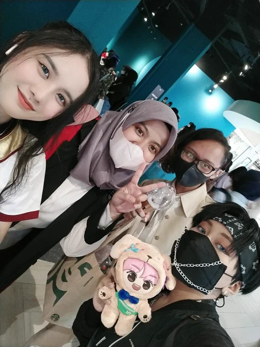 with       (ka nuha yg uda jarang main sosmed;;;;) 
