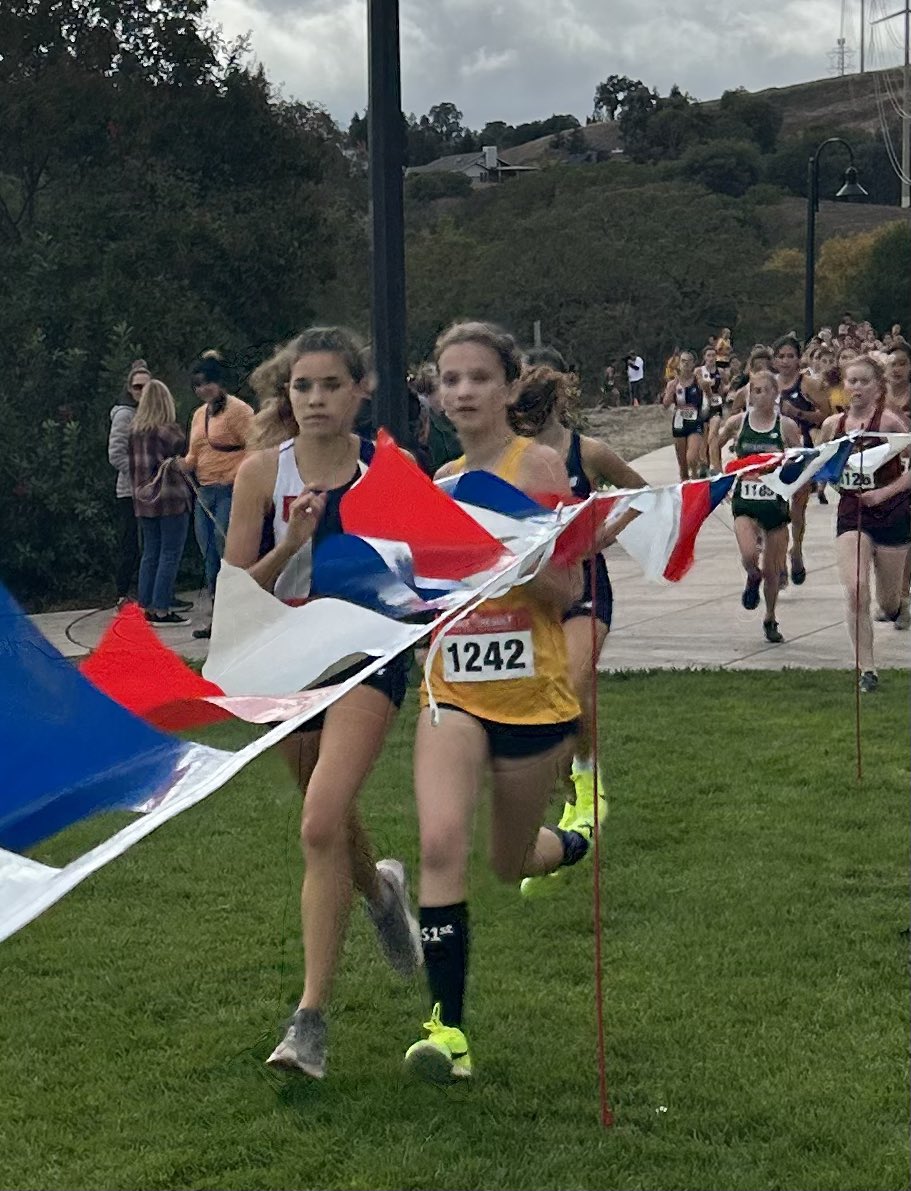 NorthgateXCTF's tweet photo. Bronco girls place 2nd in frosh Soph, 2nd in JV and 2nd in Varsity.  Great performances on a perfect racing day at the DAL Championships. https://t.co/KDXP3l1ZTO