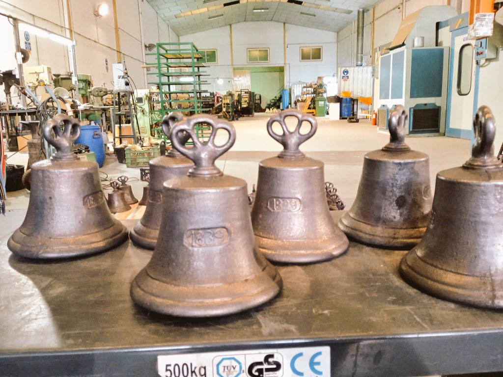 Campanas 1839.fabricadas en bronce.peso 3.800 gramos.Interesados contactar con la empresa.Precios a mayoristas y almacenes especiales.